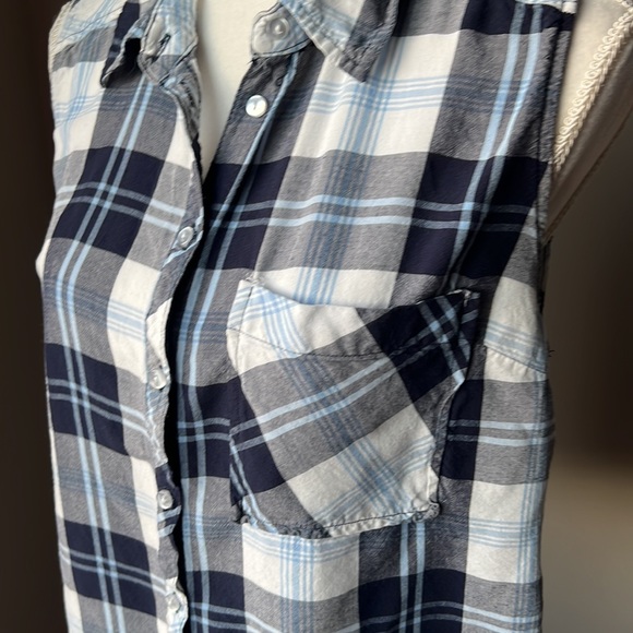5/$25 My Style Sleeveless Plaid Button Down Shirt - Picture 5 of 9